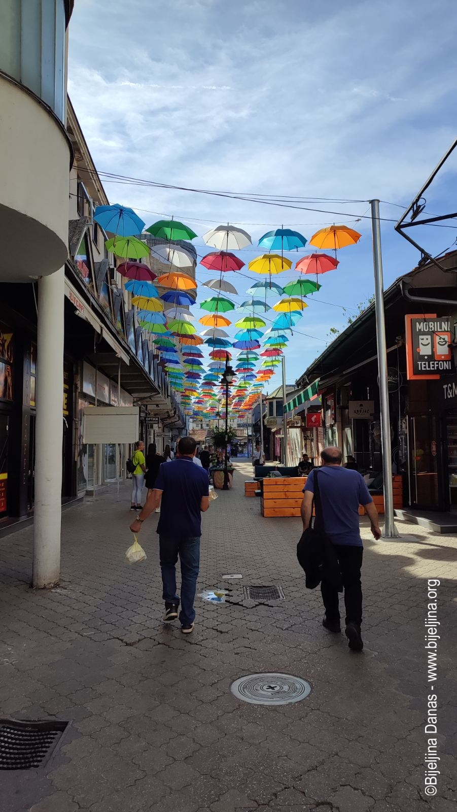Bijeljinci uživaju u jesenjem suncu