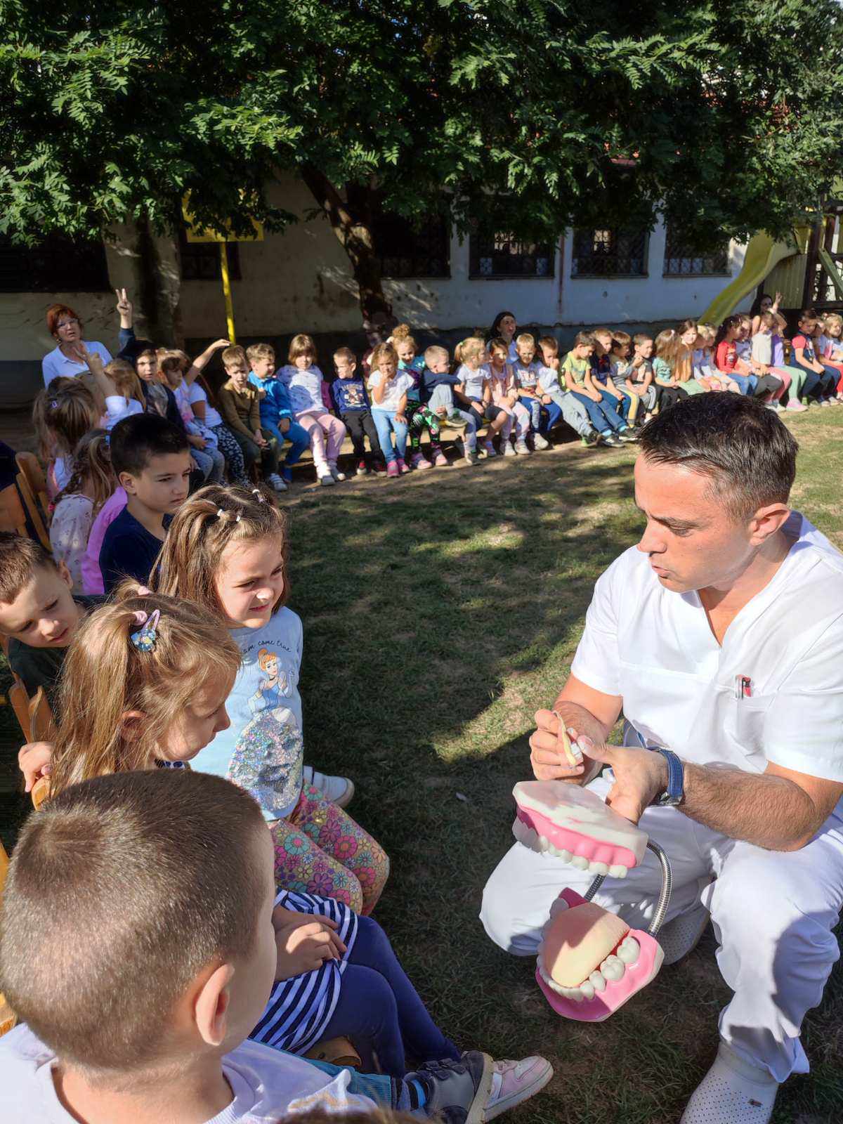 Posjeta ljekara Doma zdravlja vrtiću "Čika Jova Zmaj" FOTO