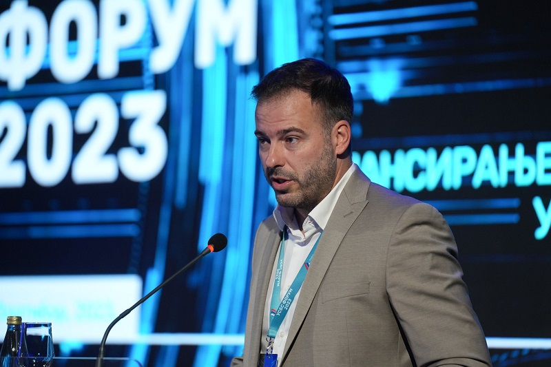 Petrović na forumu „Unapređenje sistema bezbednosti saobraćaja“: Prioritet smanjenje broja žrtava (FOTO)