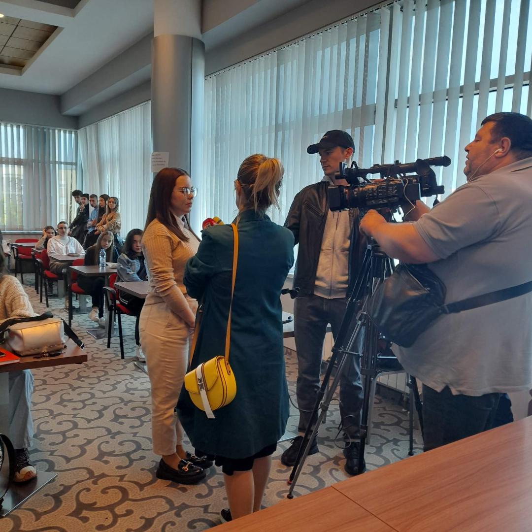 Fondacija ,,Lara“ održala javnu debatu sa mladima u Bijeljini na temu nasilja u porodici, vrsta i načina prijave