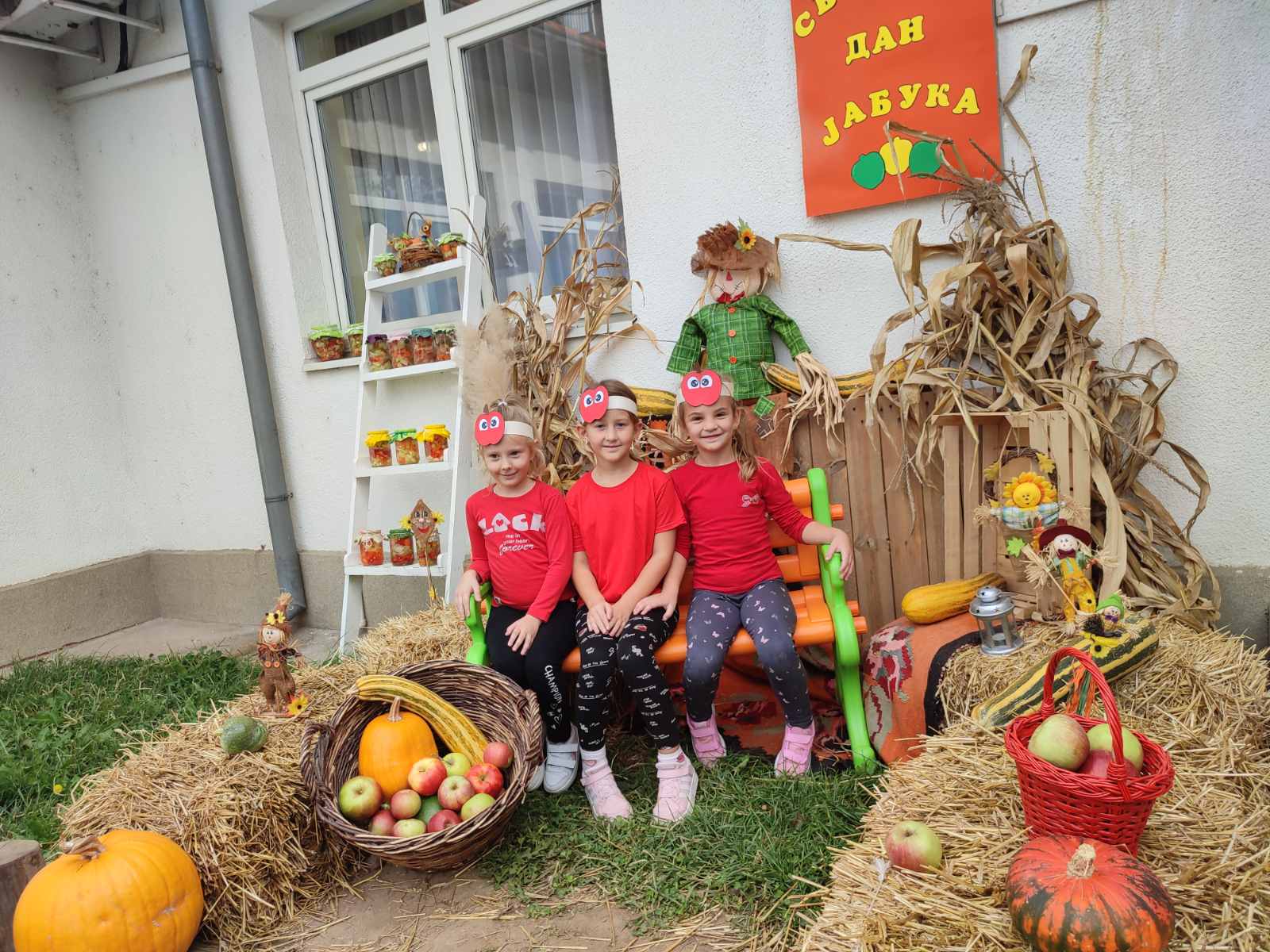 Jesenje radionice u vrtiću "Čika Jova Zmaj" - vesela druženja roditelja, djece i vaspitača FOTO