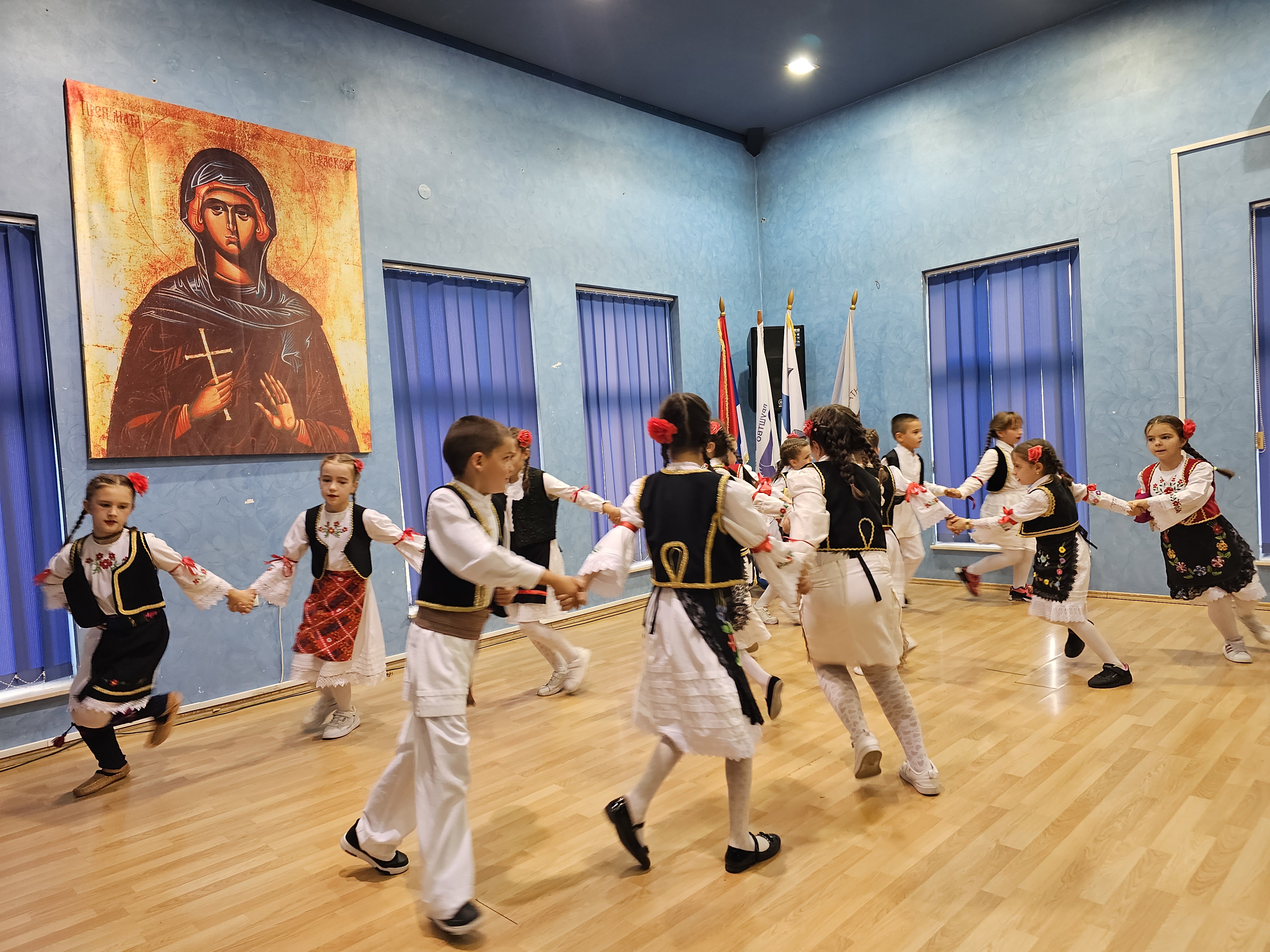Čuvaju tradiciju, kulturu i običaje: U Ugljeviku održana smotra Dječijeg folklora  (FOTO)