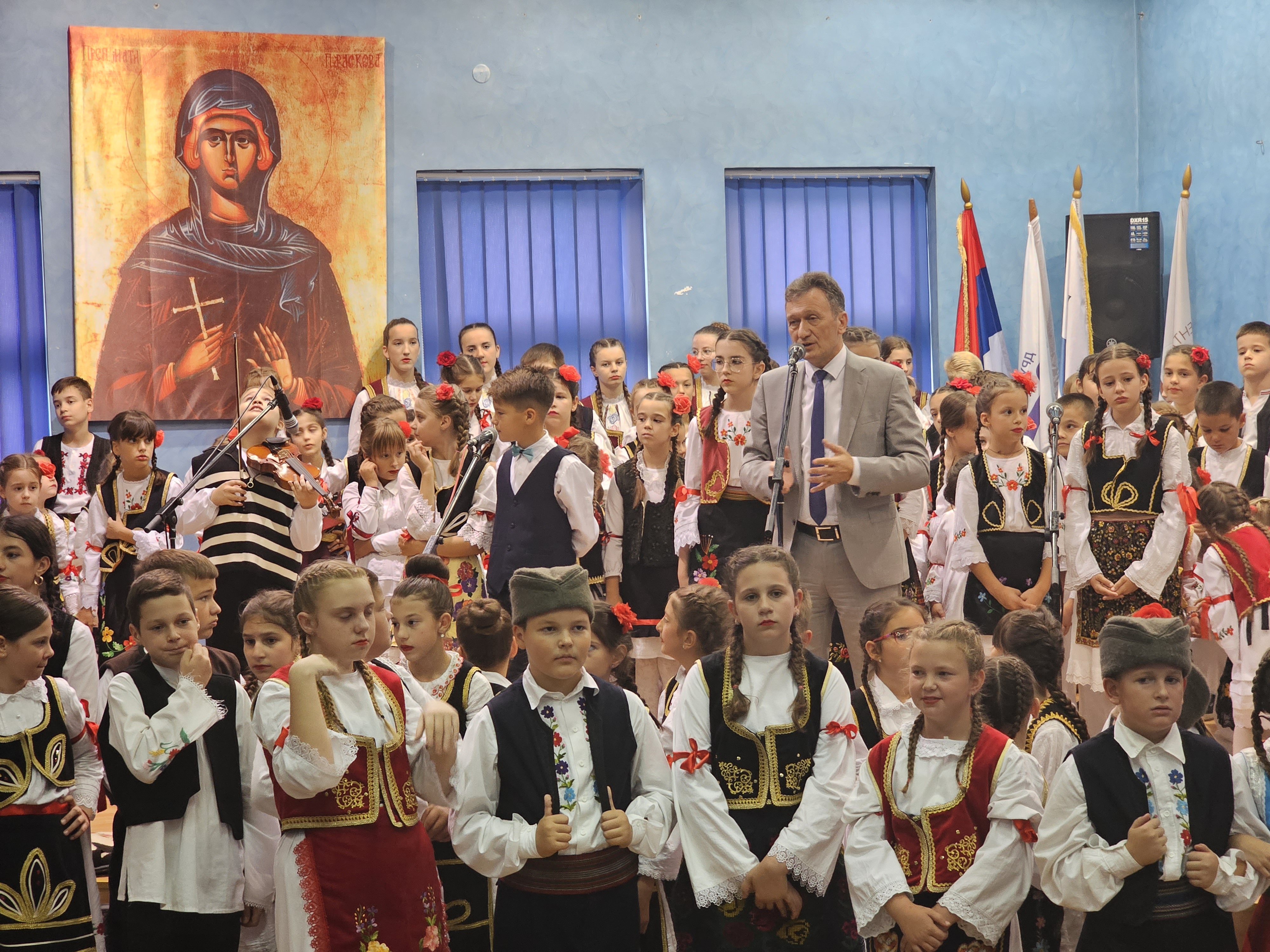 Čuvaju tradiciju, kulturu i običaje: U Ugljeviku održana smotra Dječijeg folklora  (FOTO)