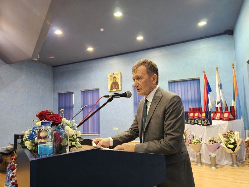 ZAVIČAJ VUKU NAPRIJED: Nagrađeni zaslužni građani opštine Ugljevik FOTO