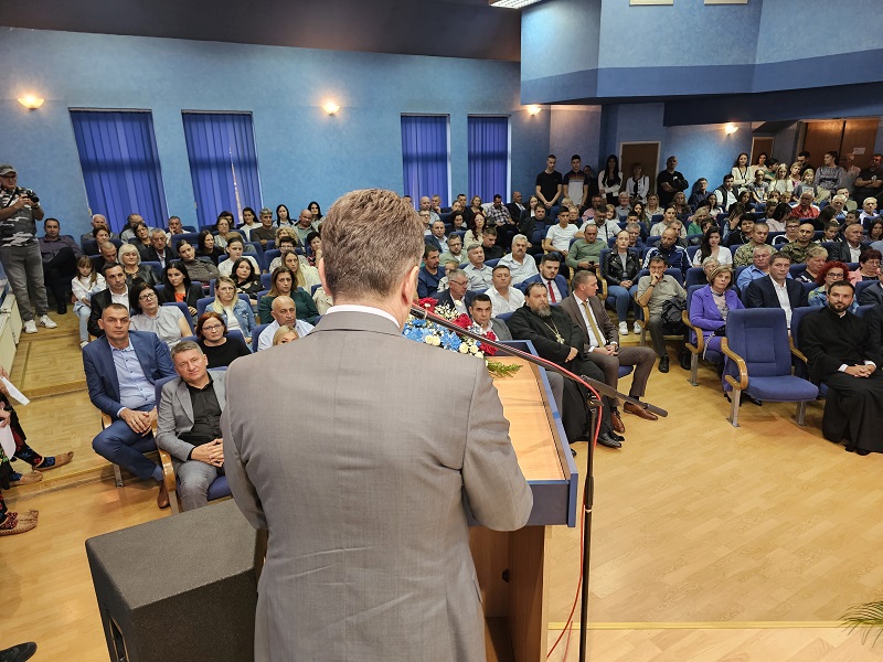 ZAVIČAJ VUKU NAPRIJED: Nagrađeni zaslužni građani opštine Ugljevik FOTO