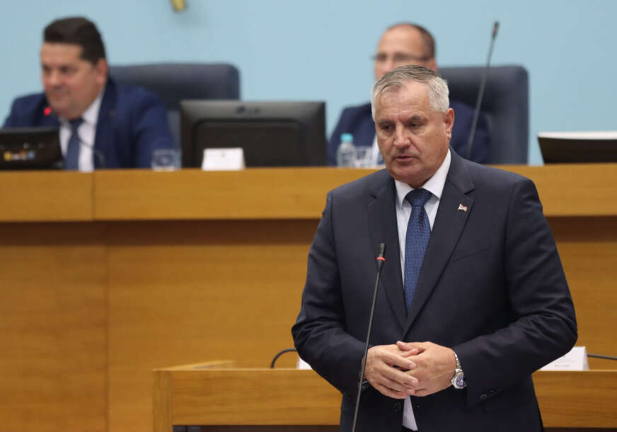 Višković: Srpska mora prevesti 3.000 sajtova na domen .rs