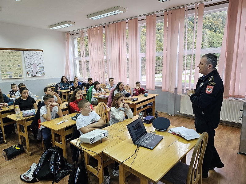 "Vršnjačko nasilje je važna tema” Održano predavanje ugljevičkim osnovcima