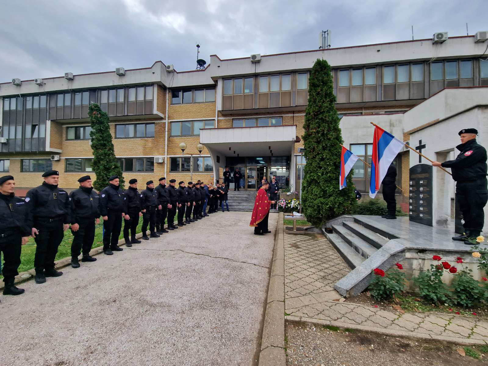 Bijeljina: Parastos i počast za 53 poginula pripadnika MUP-a