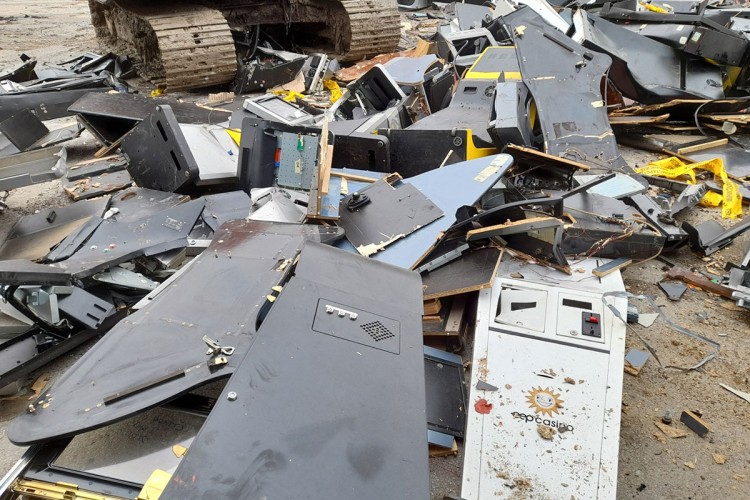 Uništeni automati i terminali za igre na sreću (FOTO)
