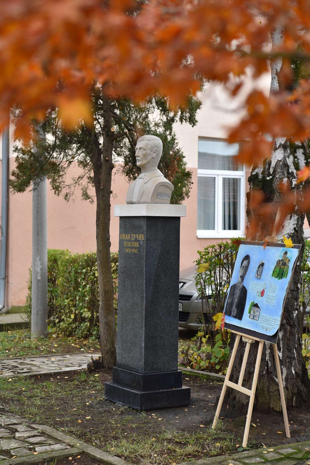 Otkrivena bista Jovanu Dučiću