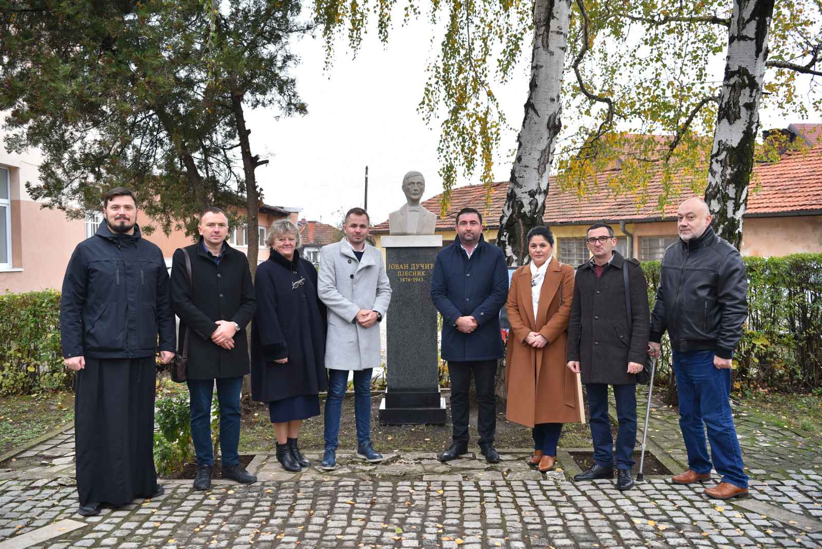 Otkrivena bista Jovanu Dučiću