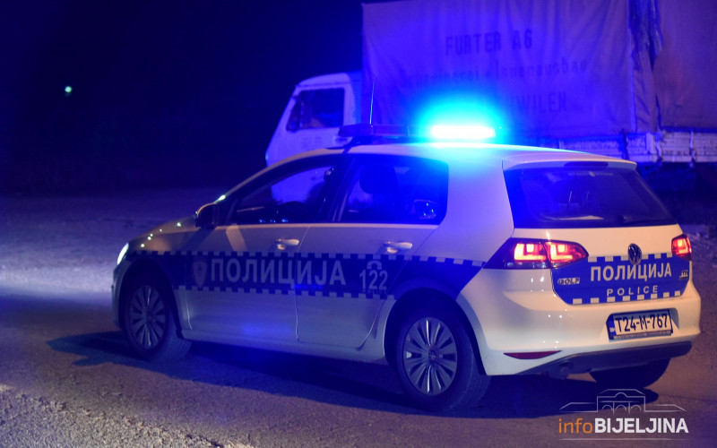 Požar na kući u Gornjoj Čađavici: Zbog detonacija blokiran put, na terenu Hitna, policija, vatrogasci i tužilac