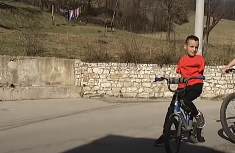 Dječak koji je rođen bez ruku oduševio cijelu planetu i pokazao da je i nemoguće moguće (VIDEO)