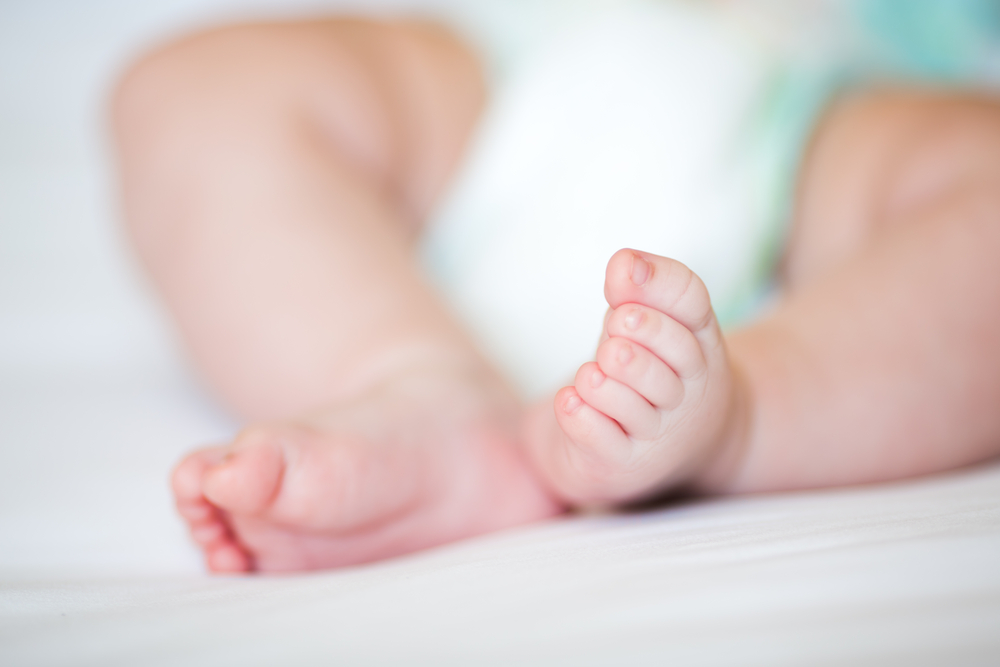 Slučaj bebe koja je ispala na pod u bolnici u Foči: Medicinarima zatvor, novčana i uslovna kazna