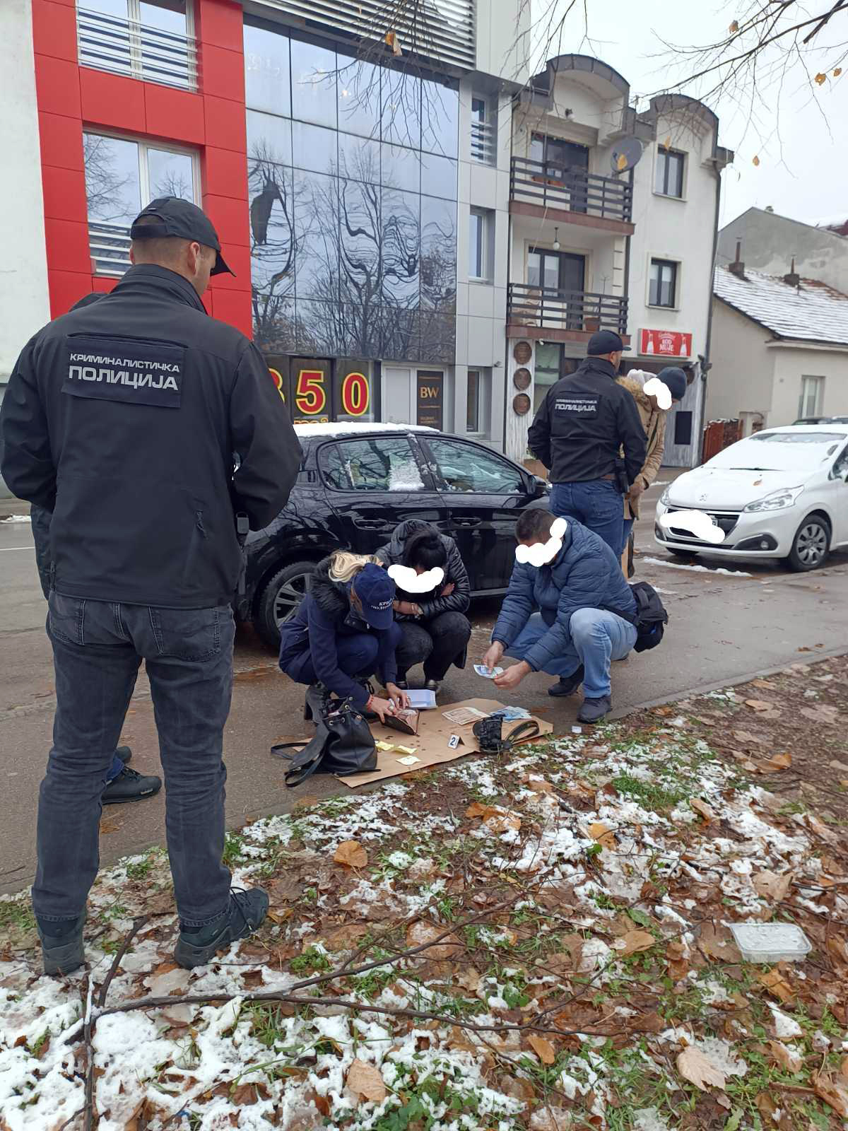 Uhapšena tri lica zaposlena u Poreskoj upravi zbog primanja mita