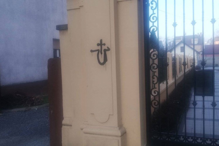 Bjelovar: Ustaški natpisi na pravoslavnoj crkvi (FOTO)