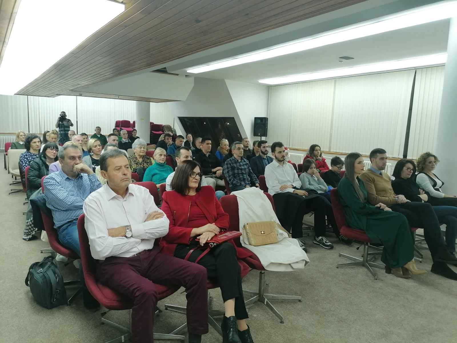 Održano humanitarno književno -muzičko veče za djecu u riziku