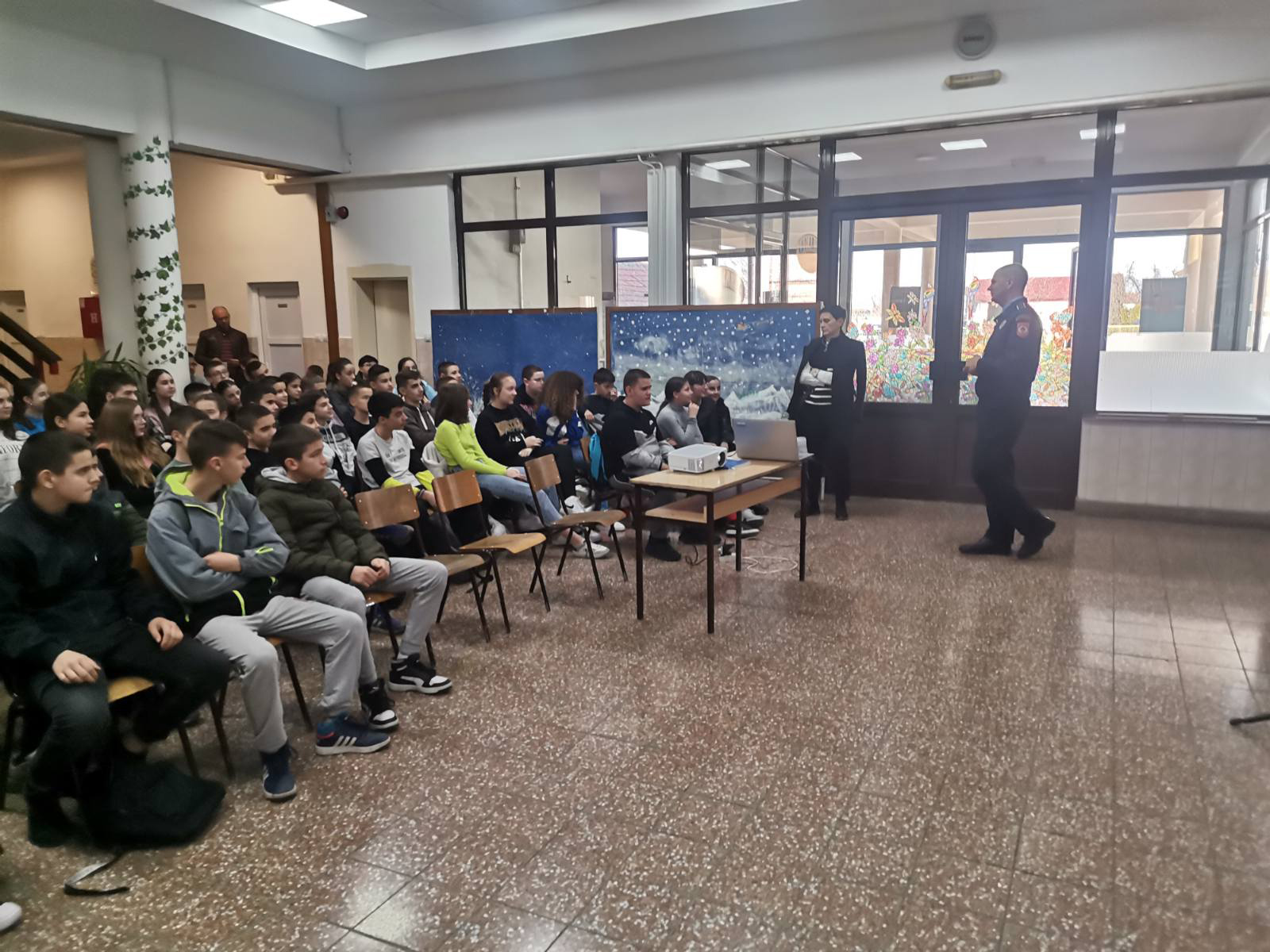 PETARDE NISU IGRAČKE Osnovci iz Velike Obarske upoznati sa opasnostima upotrebe pirotehničkih sredstava