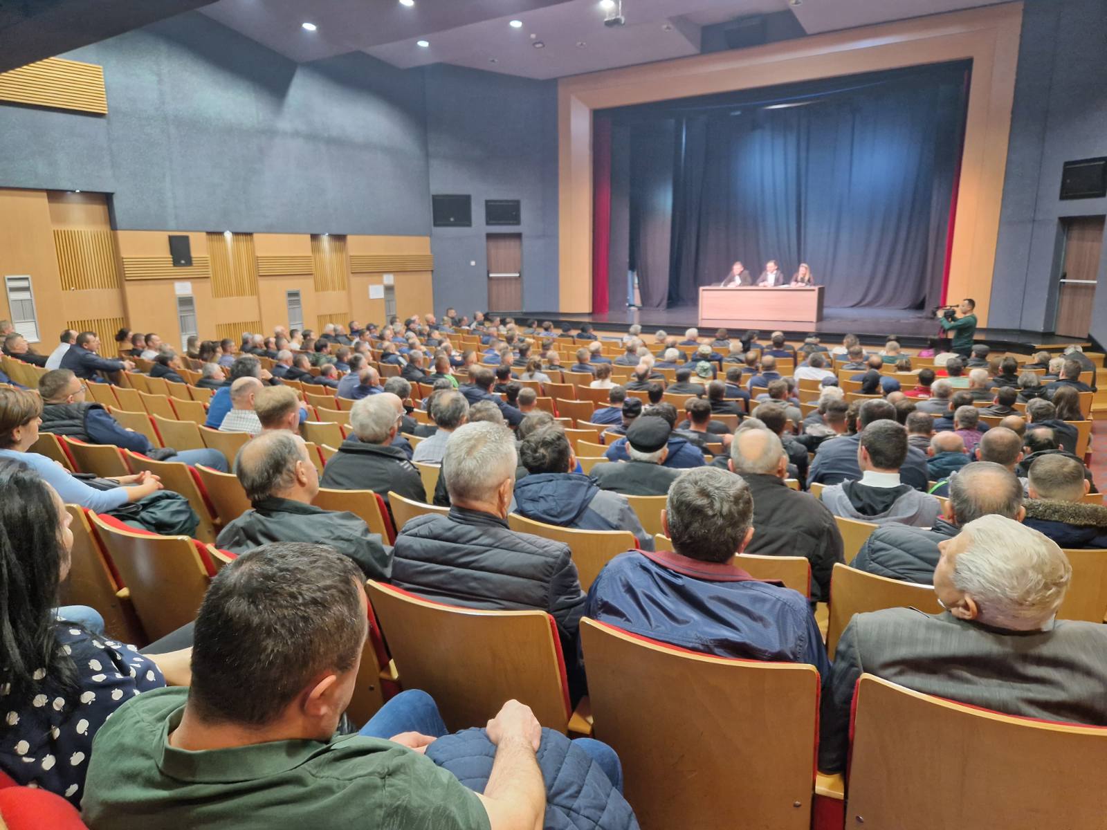 Semberski poljoprivrednici - ukoliko ministar ne dođe u Bijeljinu, slijede blokade puteva