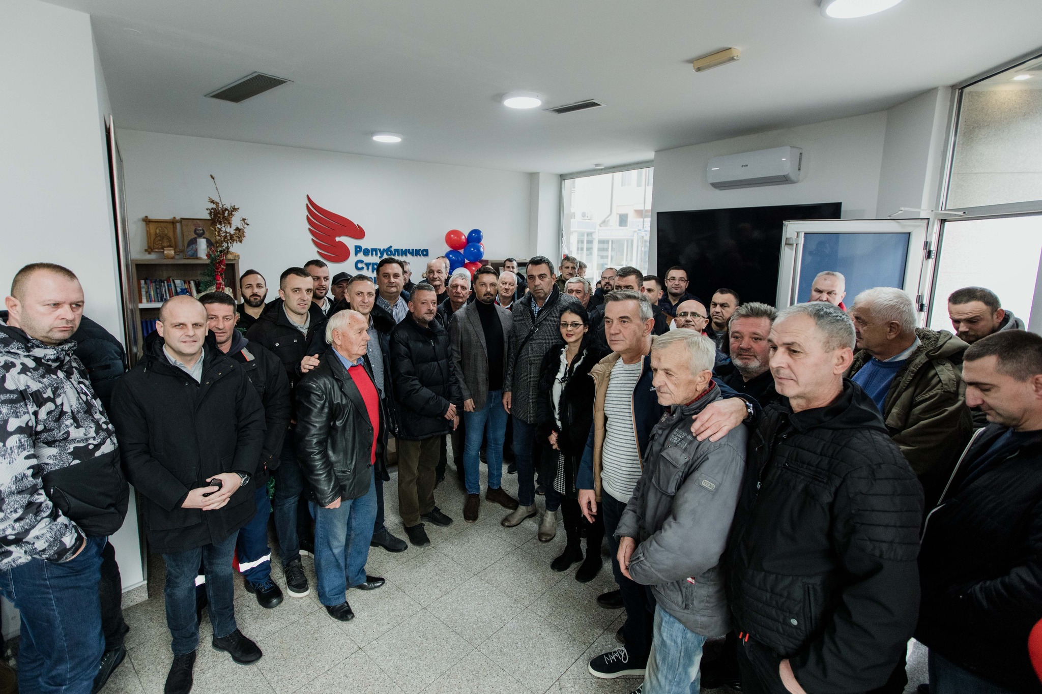 Republička stranka Srpske uručila sugrađanima božićne pečenice