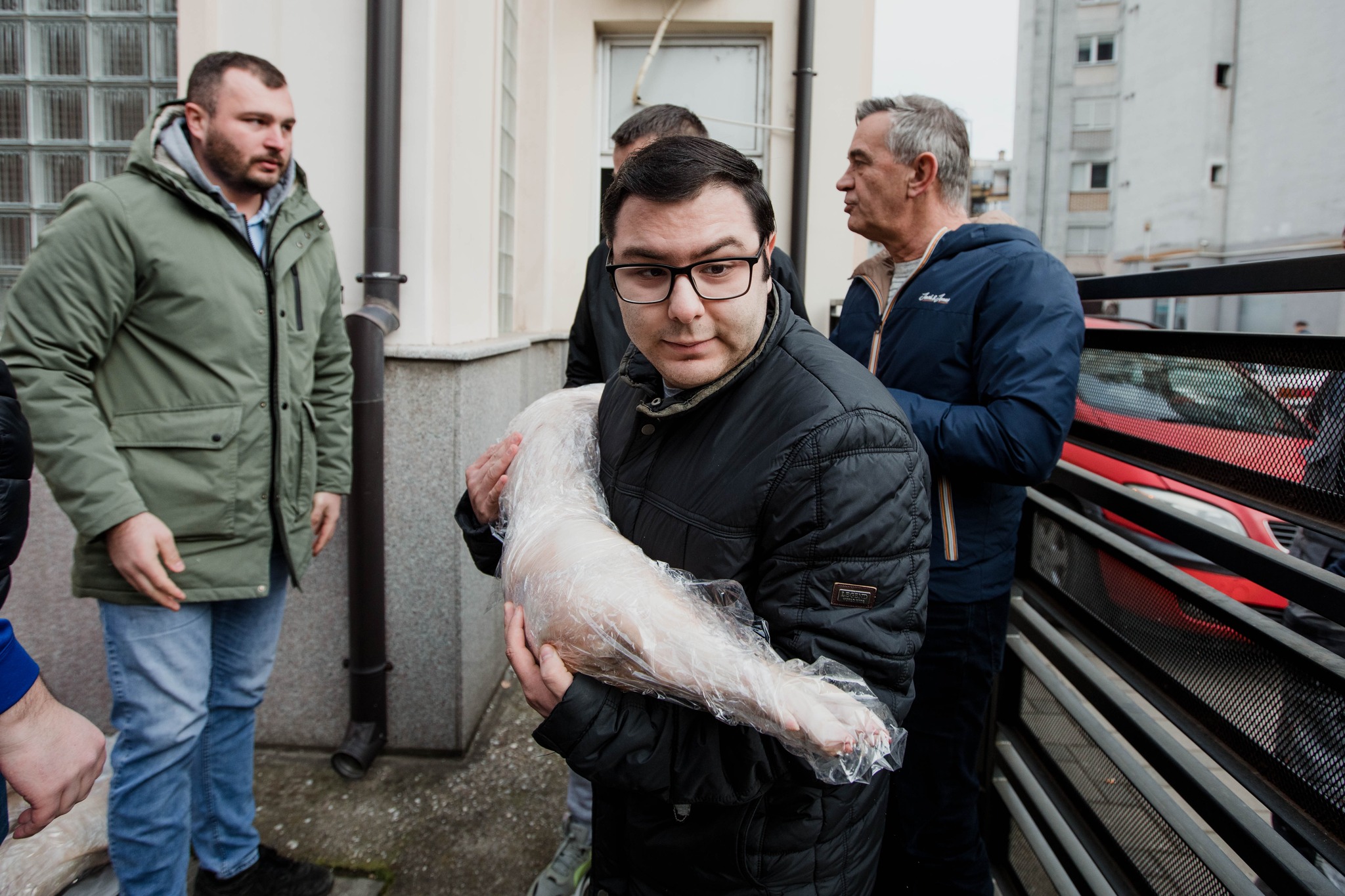 Republička stranka Srpske uručila sugrađanima božićne pečenice