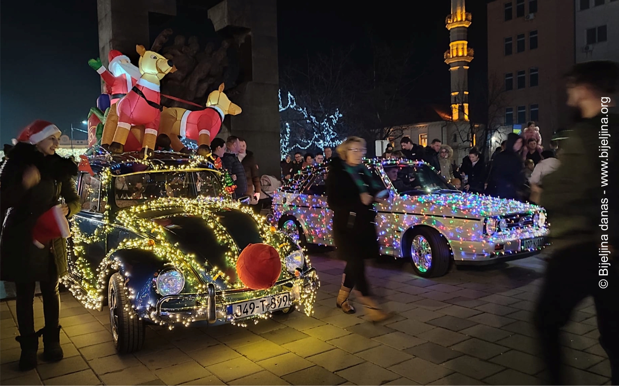 Bijeljina zasijala, oldtajmeri defilovali gradom FOTO/VIDEO