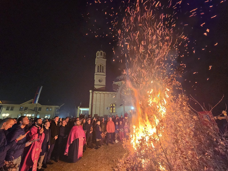 Badnje veče u ugljevičkom kraju: SVI OKO BADNJAKA /FOTO/