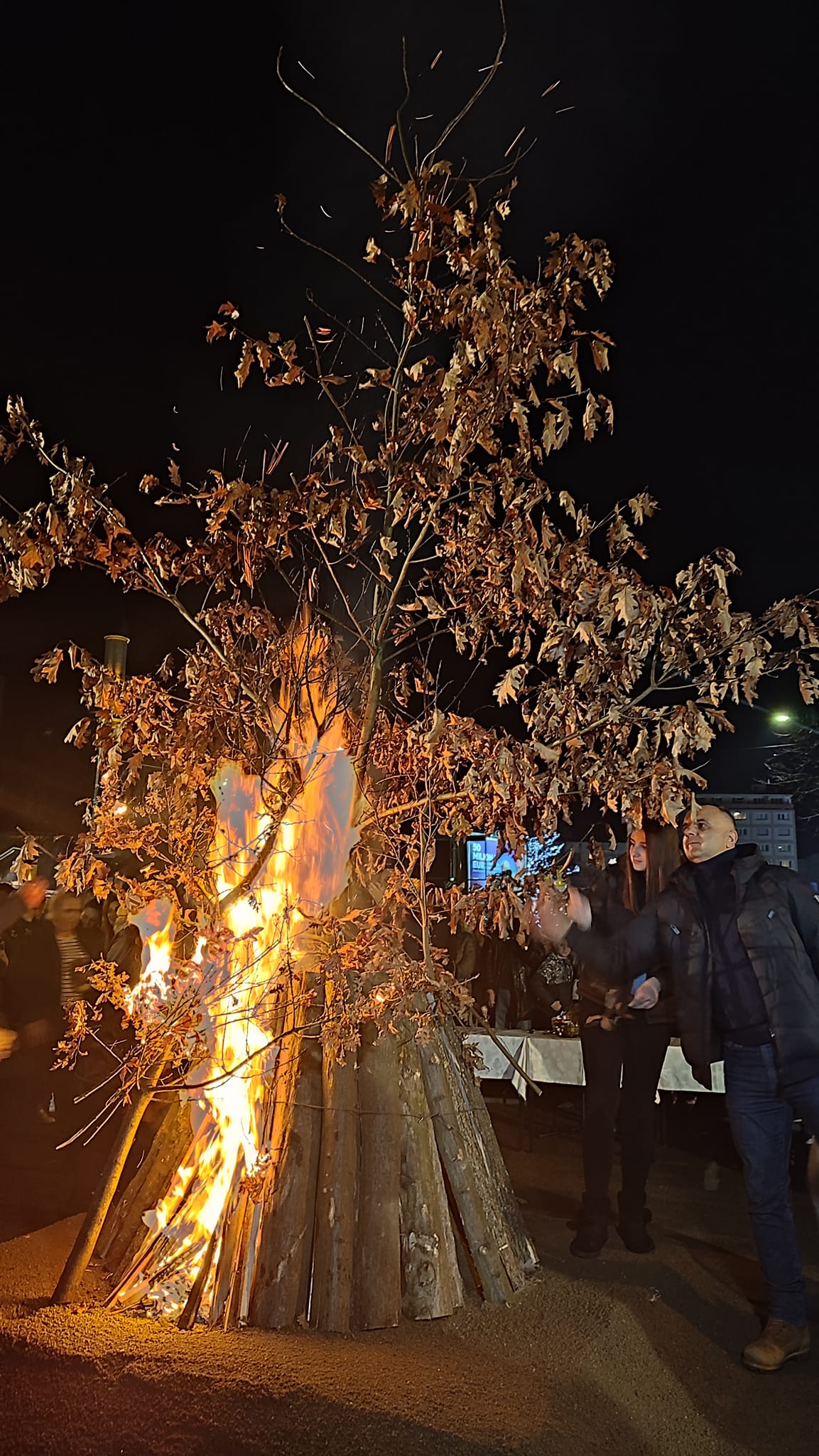 BADNJE VEČE U BIJELJINI "Ako vam neko i učini nešto nažao - oprostite. To je smisao Božića, praznika zajednice i ljubavi" FOTO/VIDEO