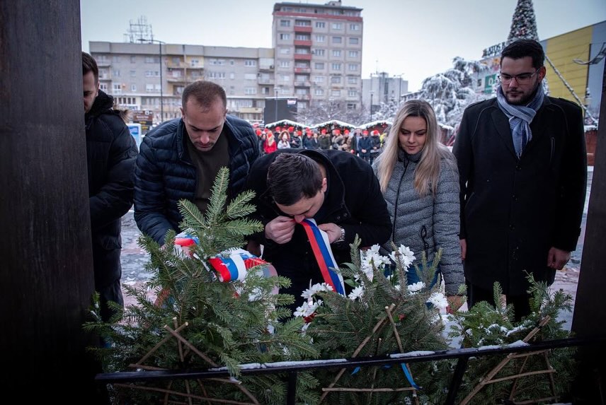 MSD Bijeljina: Podijeljene tablice, kape i kolači sa oznakom "9. januar" FOTO