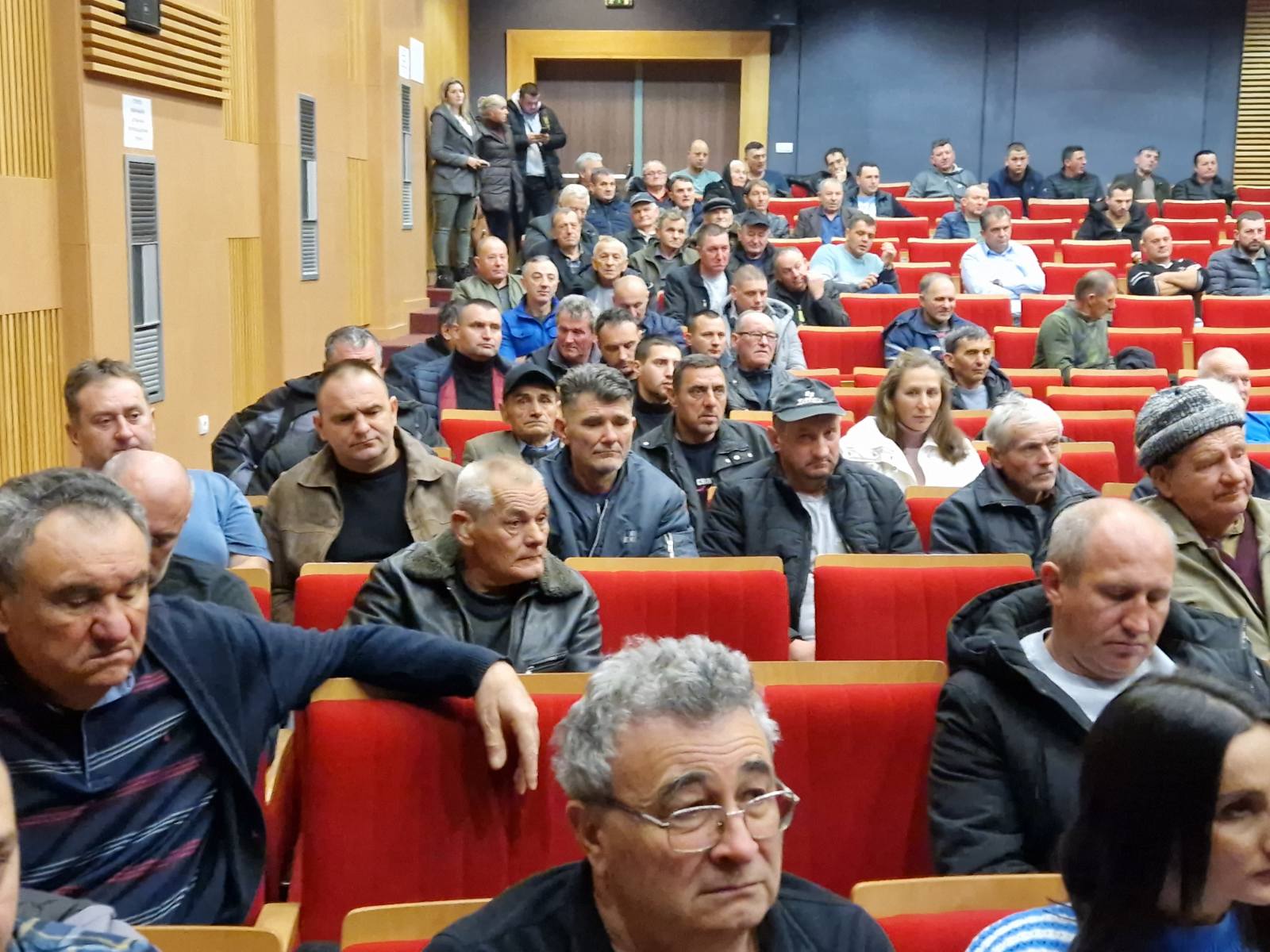 Borba poljoprivrednika Semberije nastavljena - definisan rok do kog se čeka na isplatu