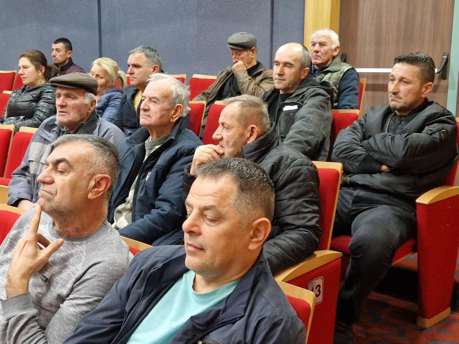 Borba poljoprivrednika Semberije nastavljena - definisan rok do kog se čeka na isplatu