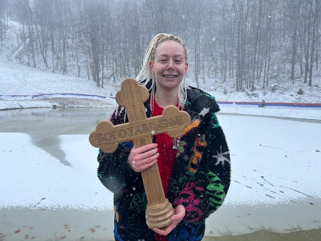 PLIVANJE ZA ČASNI KRST NA JEZERU BUSIJA Marjana i Aleksandra zajedno su doplivale do Časnog krsta FOTO