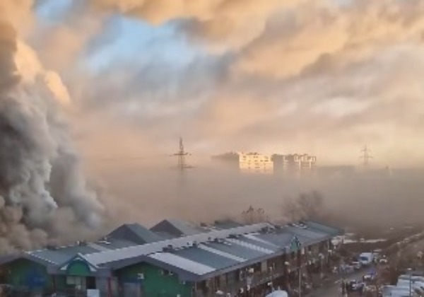 Beograd: Gori Kineski tržni centar, požar gasi više od 50 vatrogasaca (VIDEO)