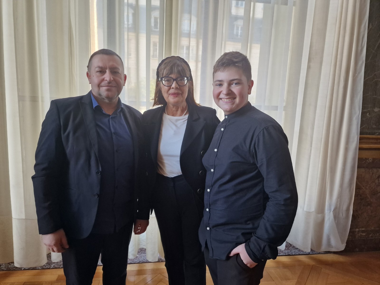 Trinaestogodišnji virtuoz Đorđe Perić iz Bijeljine: Nastup i prijem kod ambasadora Srbije u Parizu FOTO