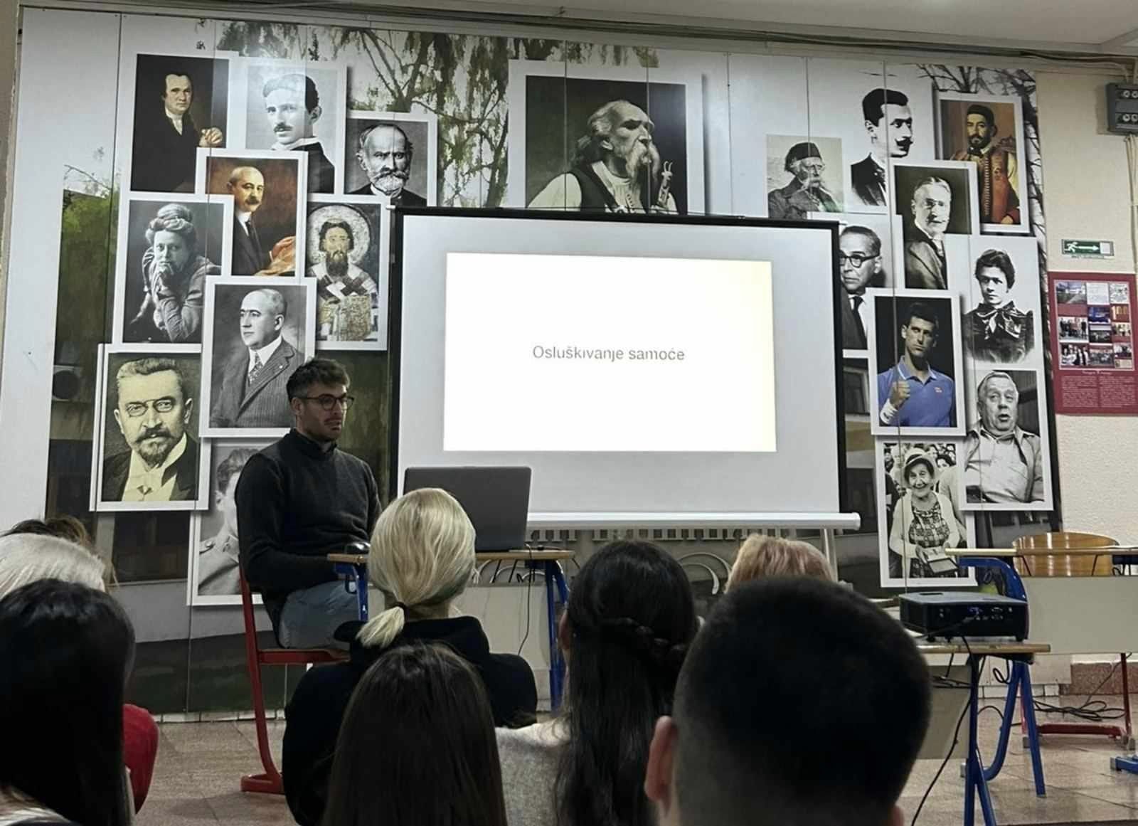 U Gimnaziji održano predavanje i proglašeni pobjednici konkursa ,,Fotoaparatom, a ne metkom”