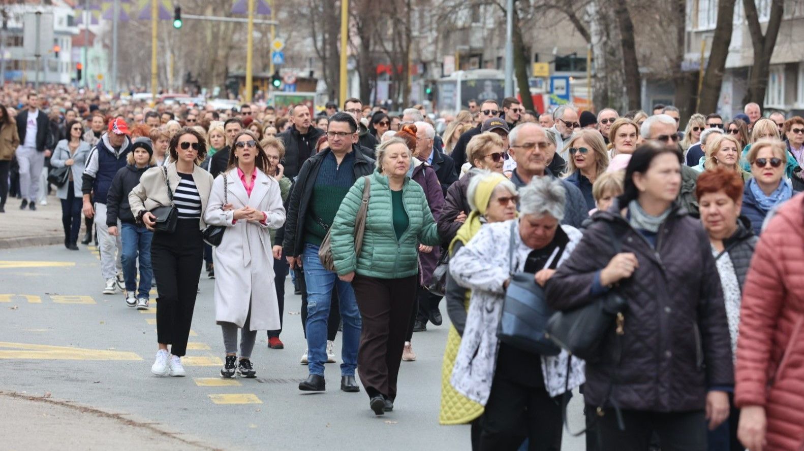 U Tuzli mirno okupljanje povodom brutalnog ubistva Amre Kahrimanović