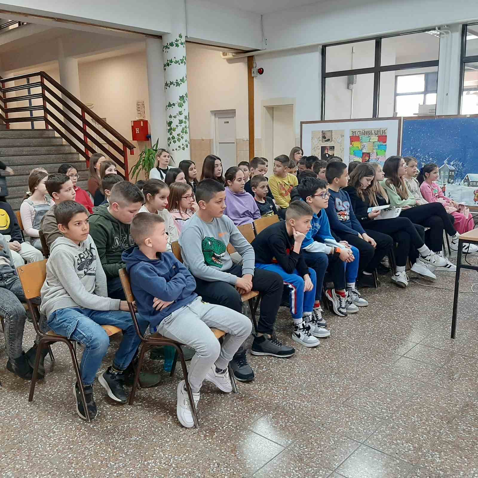 U školi u Velikoj Obarskoj održano edukativno predavanje na temu "Sigurnost djece na Internetu" (FOTO)