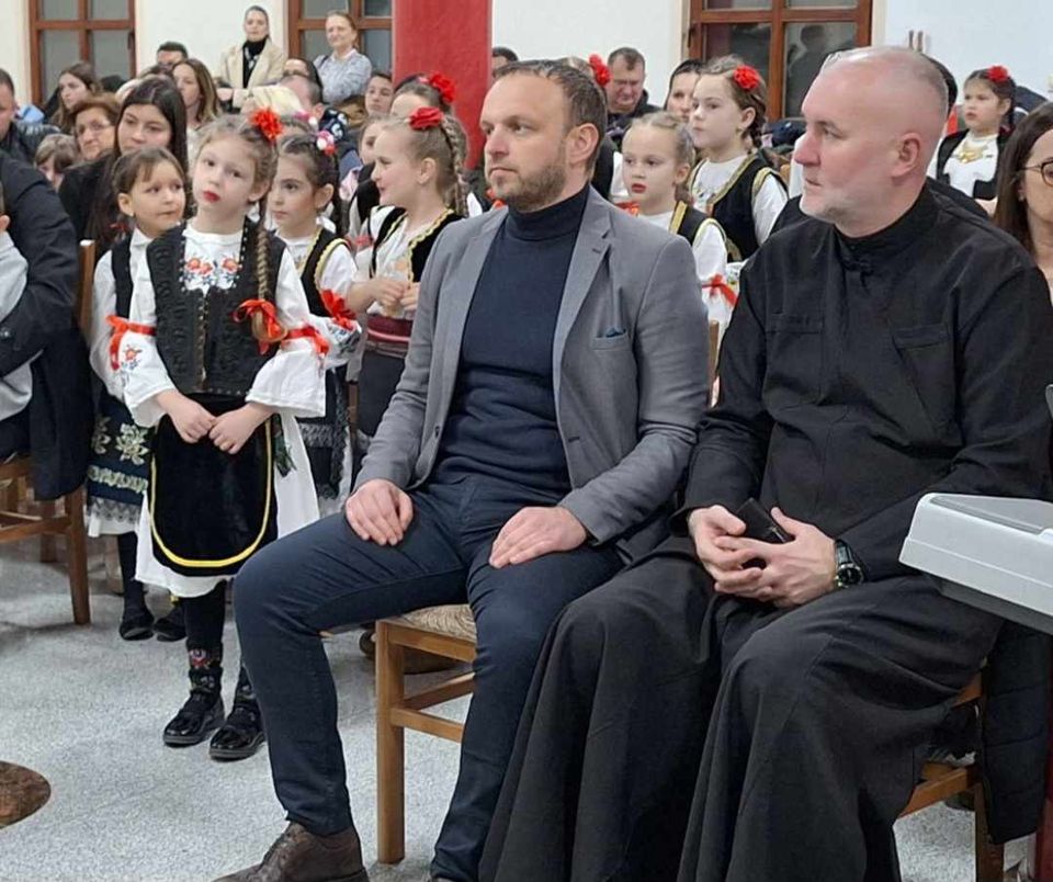 Divno veče u Dvorovima uz bogat kulturno-umjetnički program