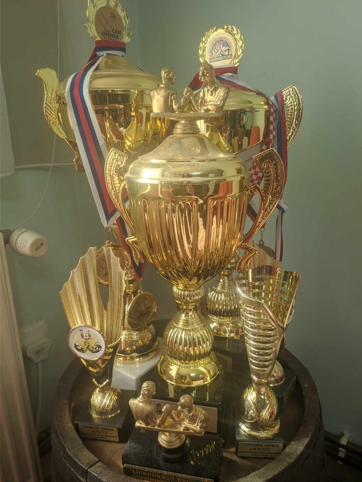 Ljubo Krstić iz Bijeljine apsolutni šampion Srbije u sportskom obaranju ruke FOTO