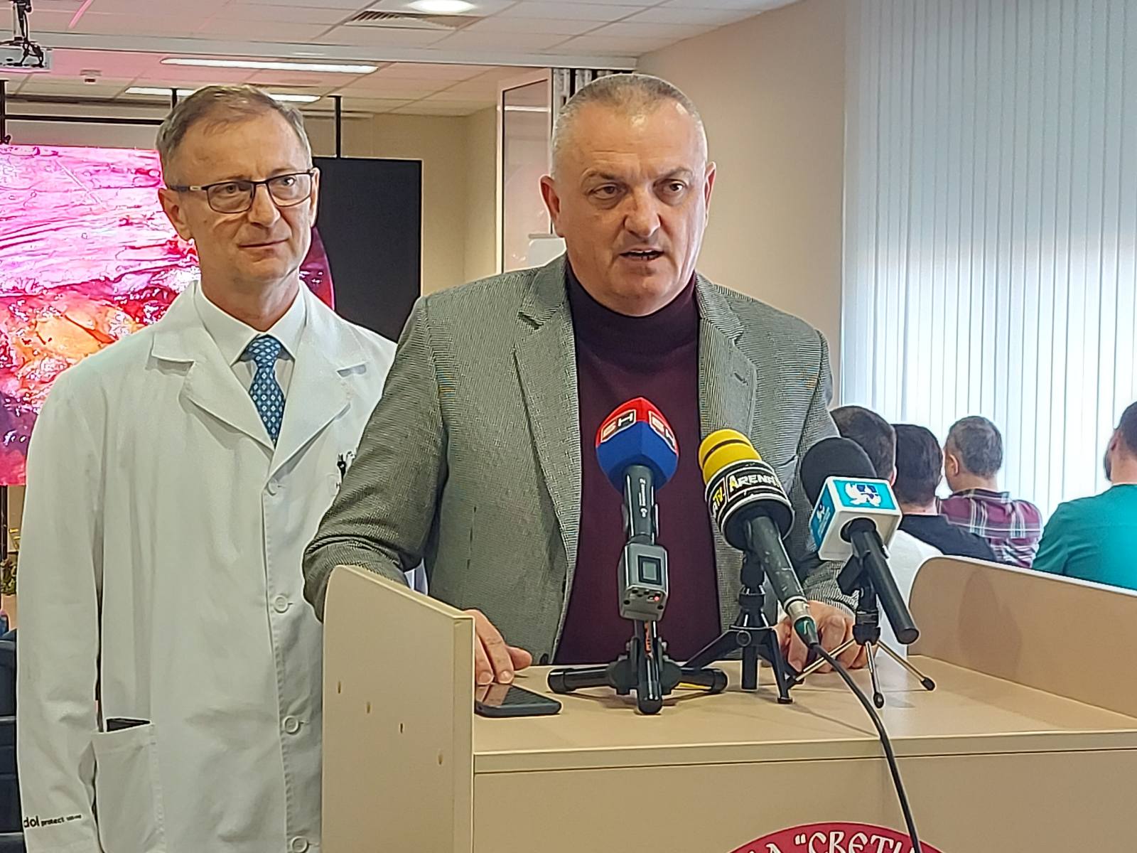 Dr Andrejević sa Malte zajedno sa bijeljinskim hirurzima izveo jednu od najzahtjevnijih laparoskopskih operacija