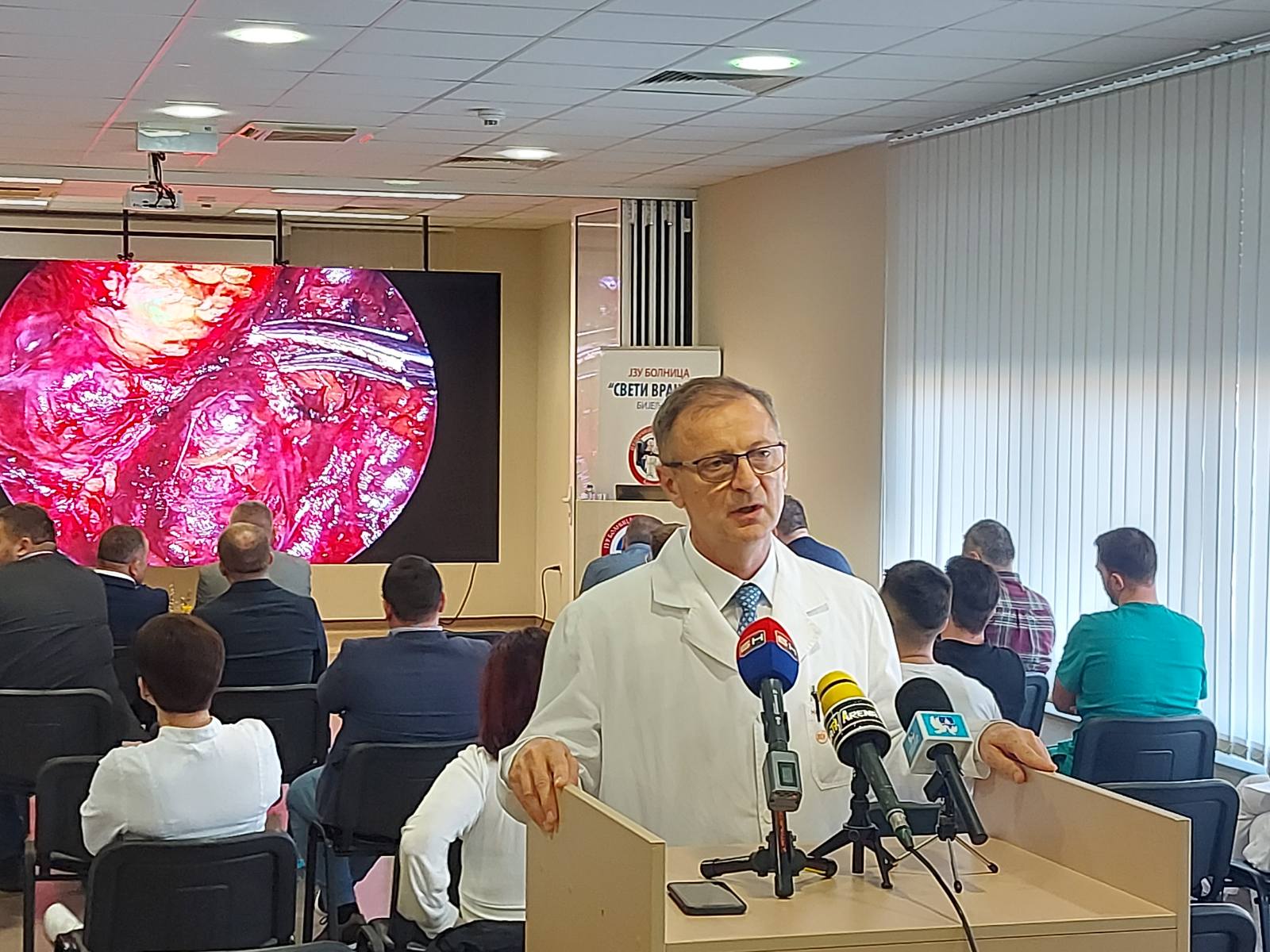 Dr Andrejević sa Malte zajedno sa bijeljinskim hirurzima izveo jednu od najzahtjevnijih laparoskopskih operacija
