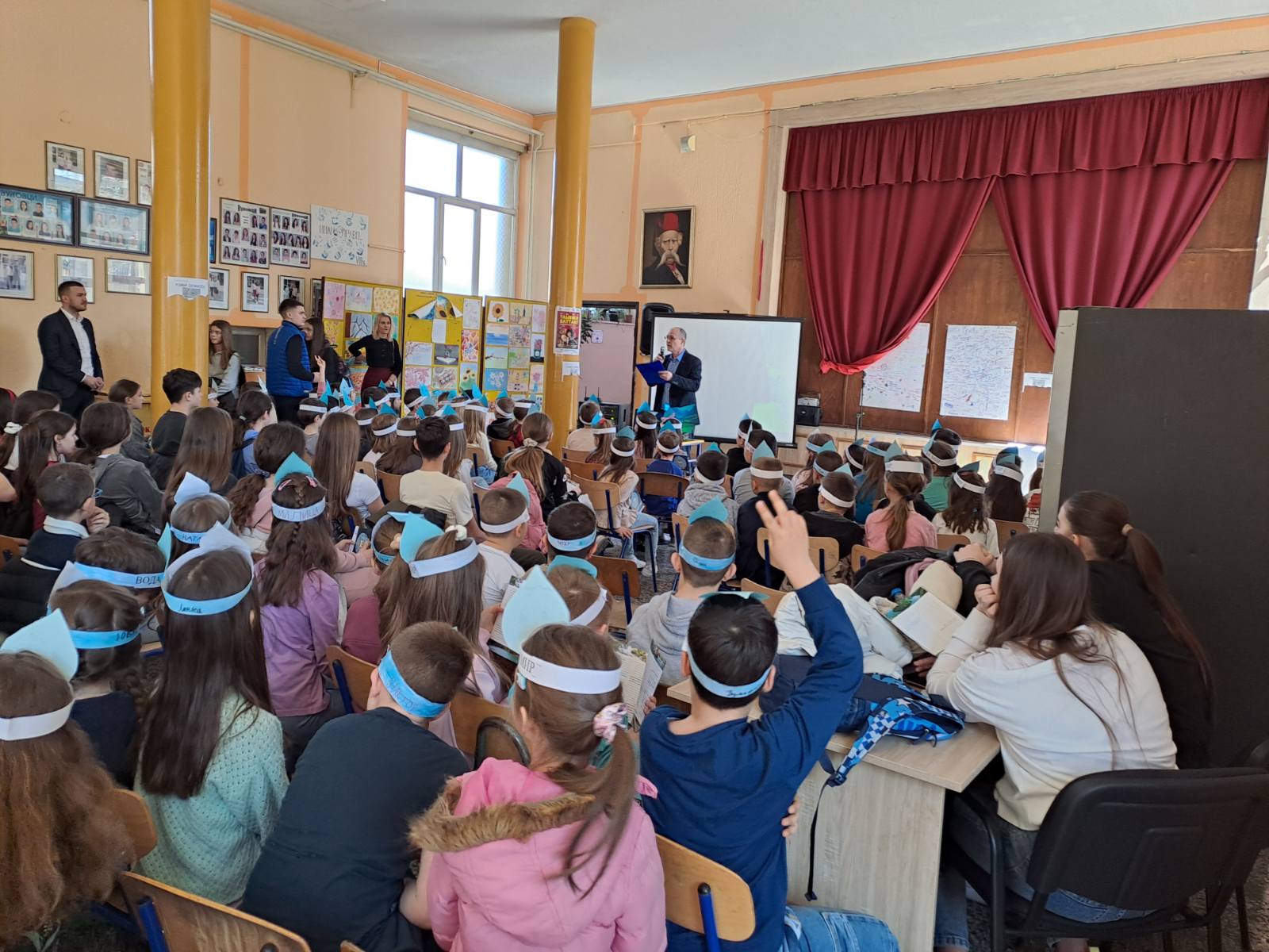 U Osnovnoj školi "Vuk Karadžić" u Bijeljini obilježeni značajni datumi