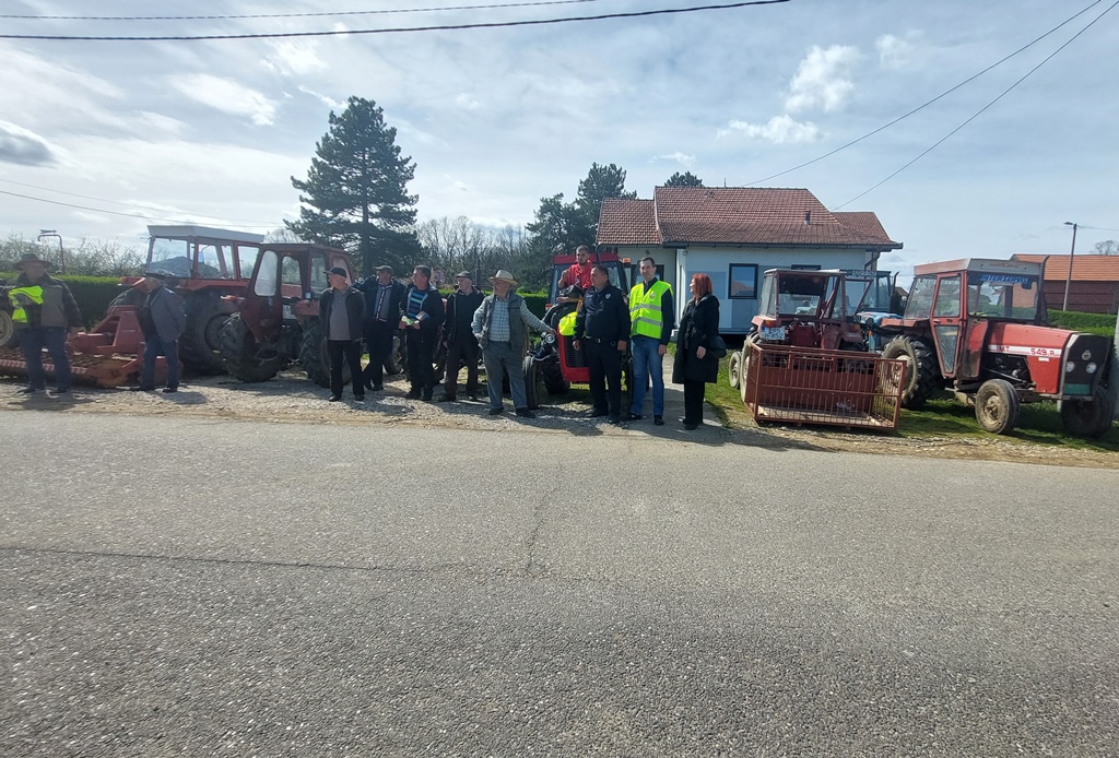 U Donjoj Trnovi održano predavanje za vozače traktora