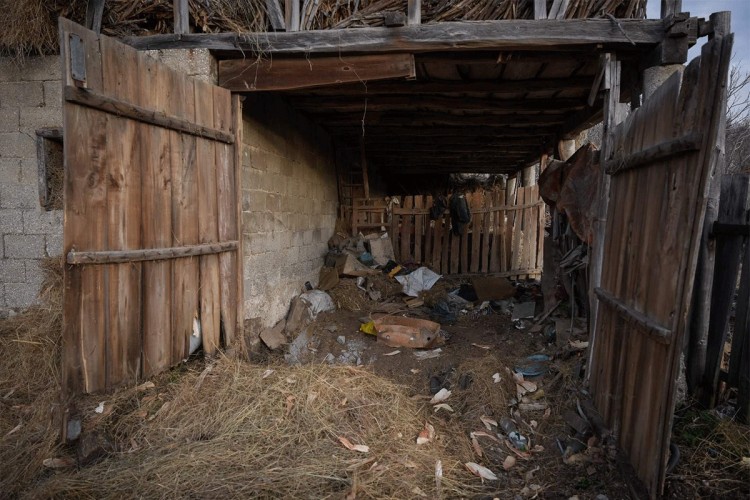 Specijalci MUP-a detaljno pretražuju teren oko kuće ispred koje je Danka nestala (FOTO)