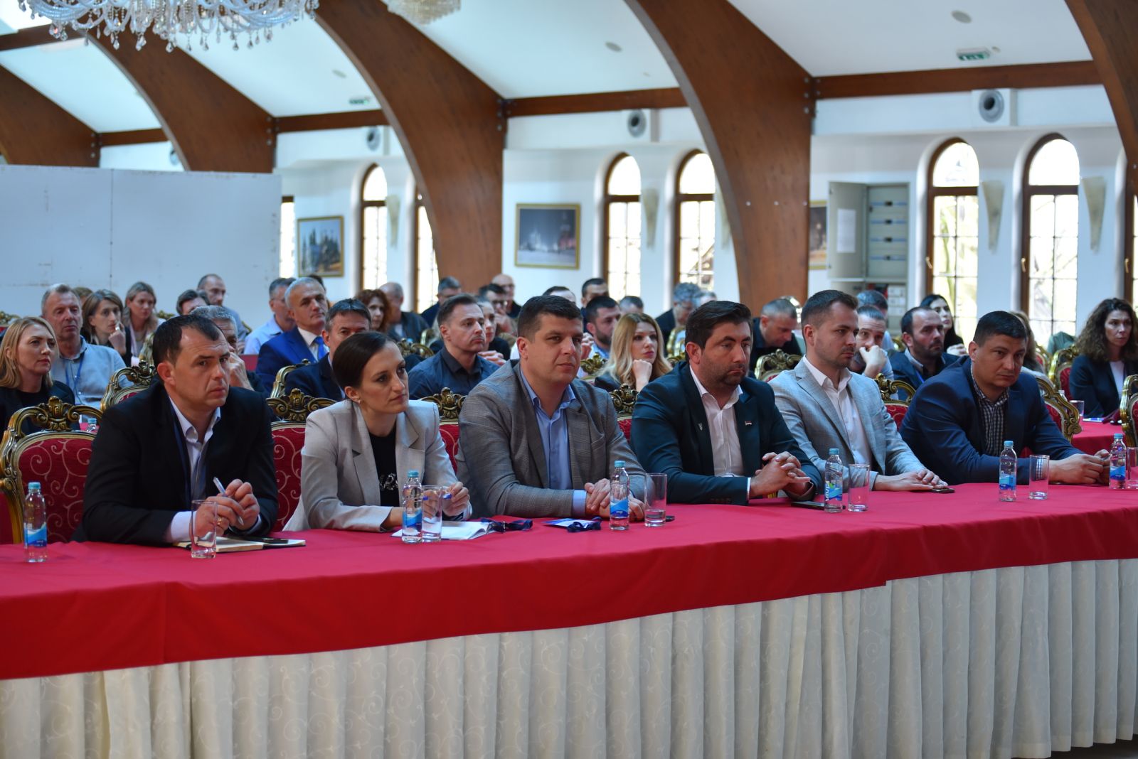 U Bijeljini održana panel diskusija „U harmoniji sa prirodom – promjena pristupa upravljanju rizicima od poplava“