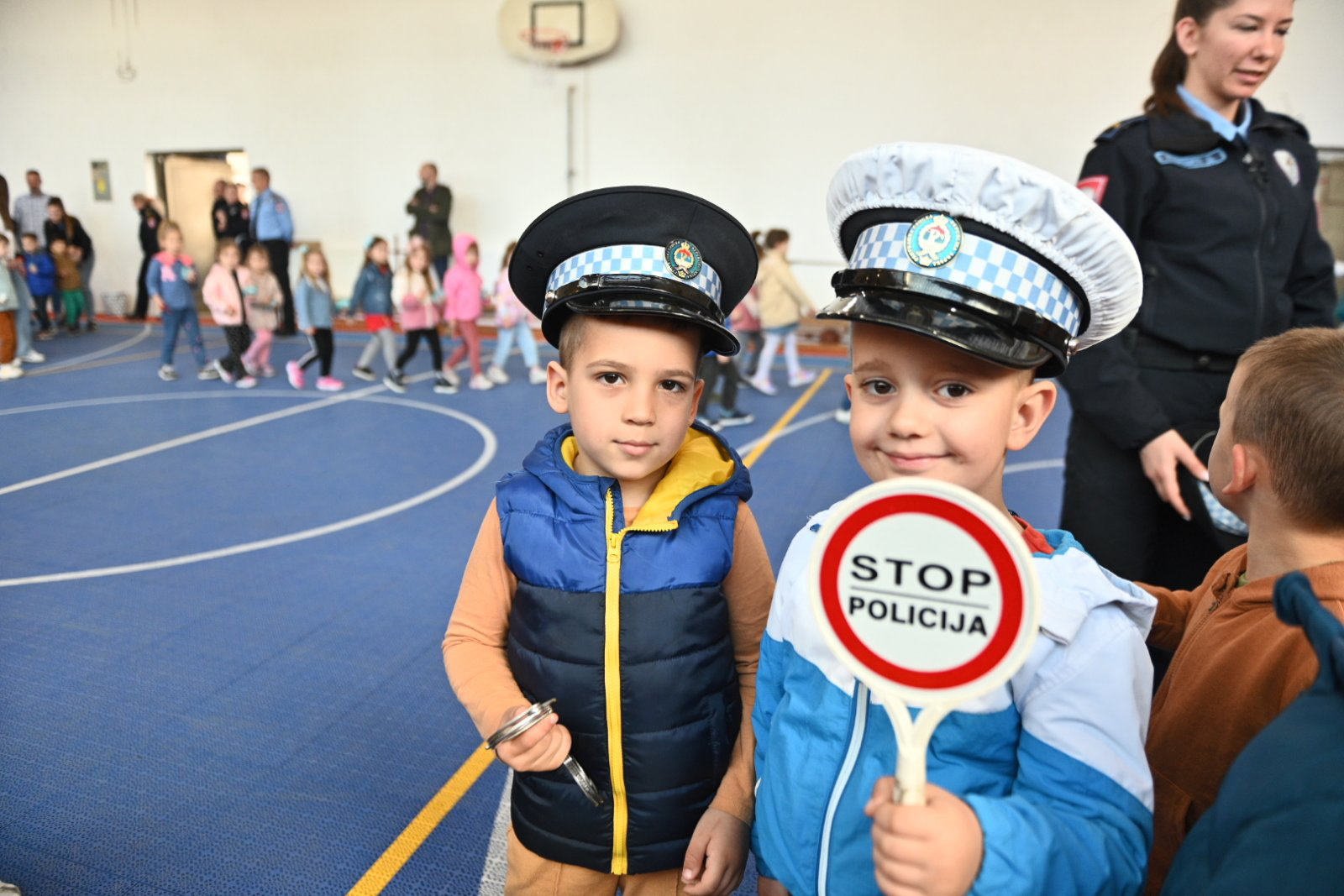 Bijeljina: Policajci ugostili namlađe sugrađane
