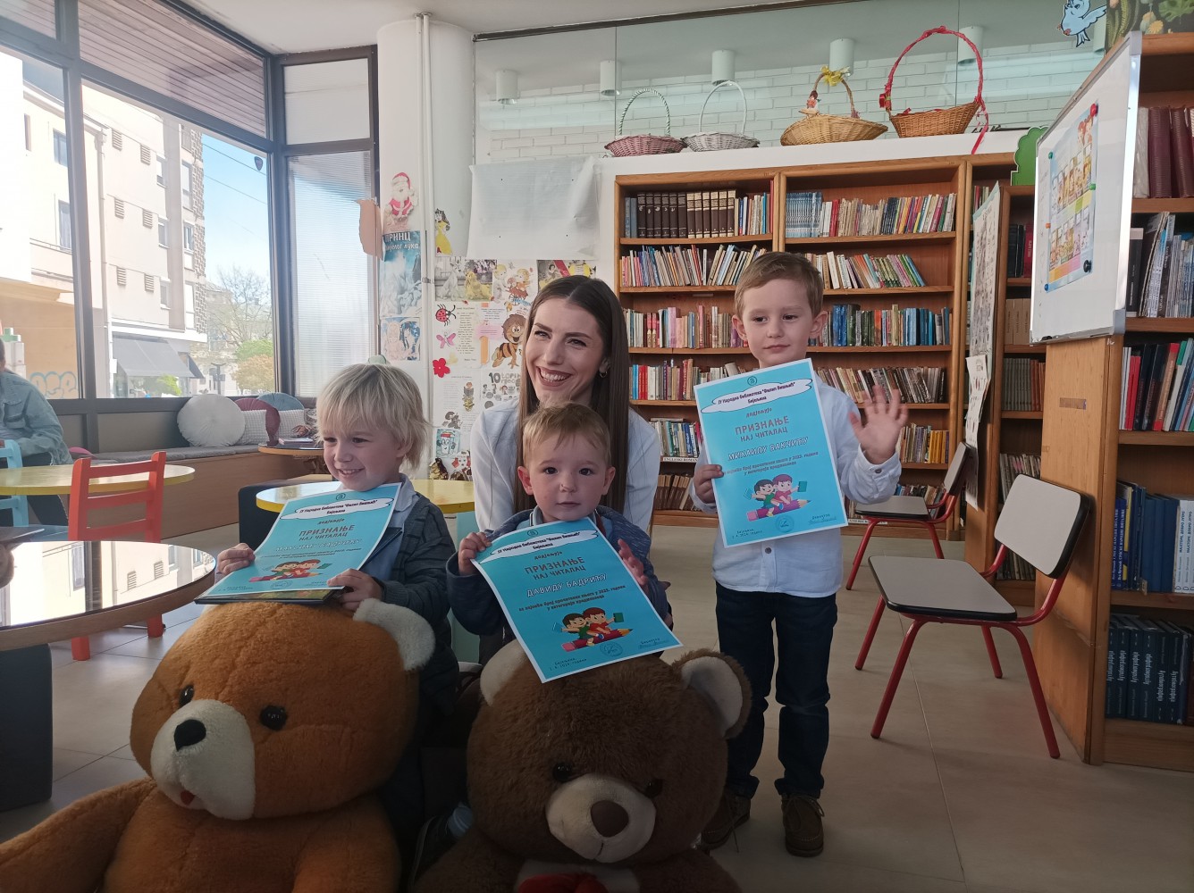BIBLIOTEKA NAGRADILA NAJVJERNIJE ČLANOVE Priznanje “Naj čitalac” uručeno Mihailu, Irini i Zoranu