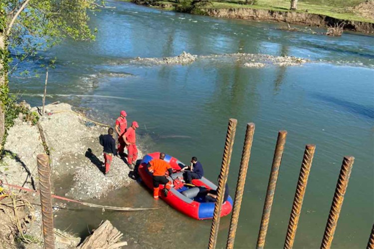 Vatrogasci spasili radnike koji su gradili most u Banjaluci (VIDEO)