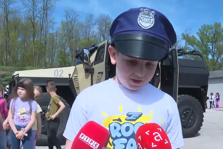 Dječak zasmijao region: Ja više volim biti Dodik, nego policajac (VIDEO)