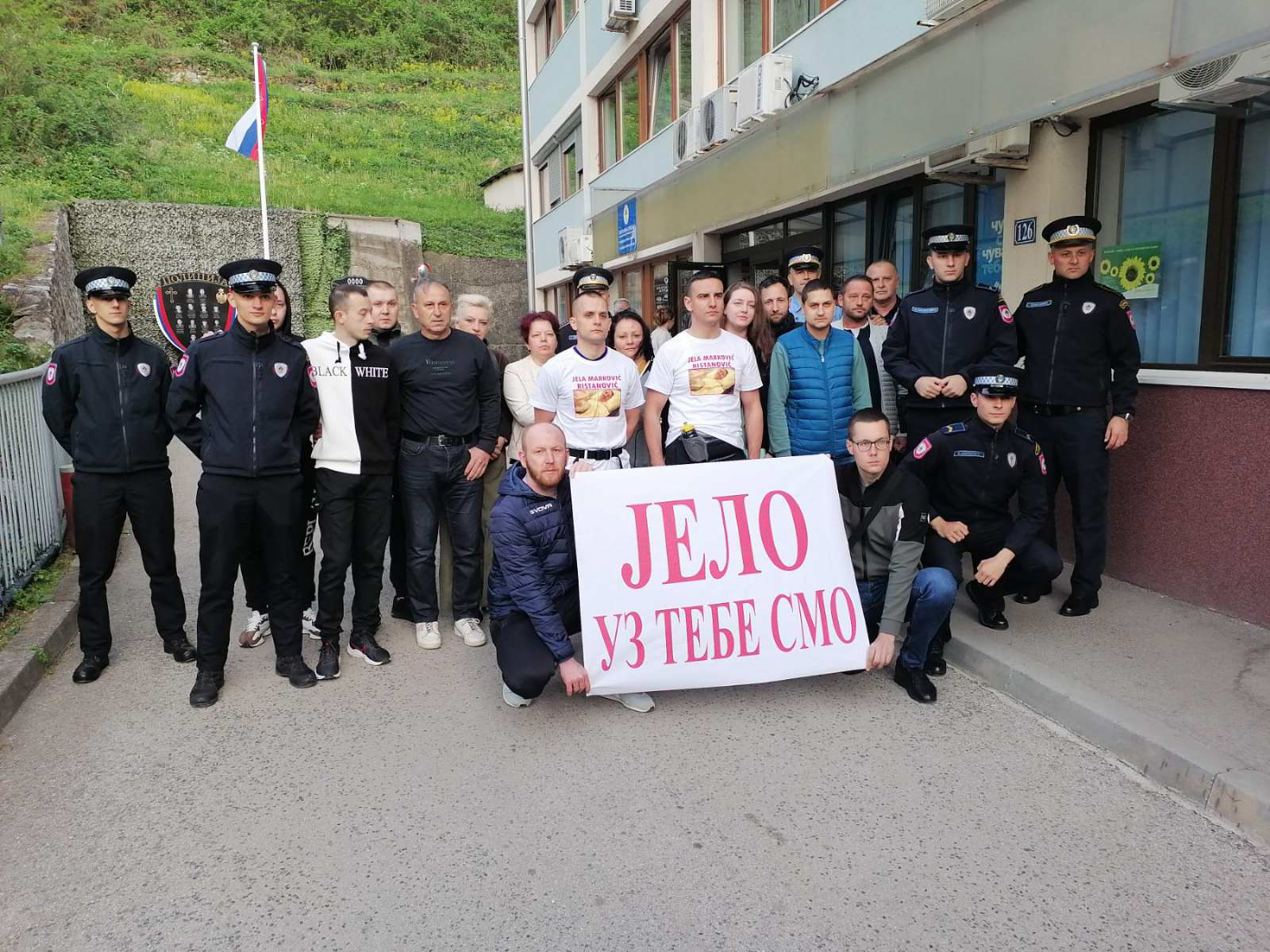 Policajci trče za liječenje sugrađanke